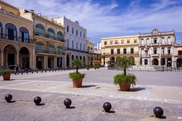 A famosa praça de Havana Plaza Vieja Cuba