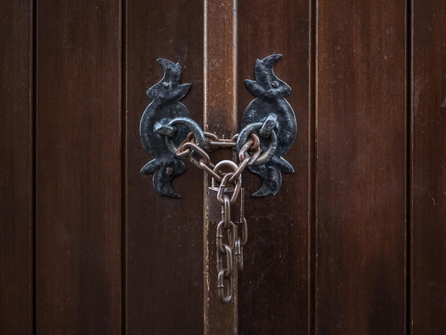 A fechadura da velha porta da Igreja