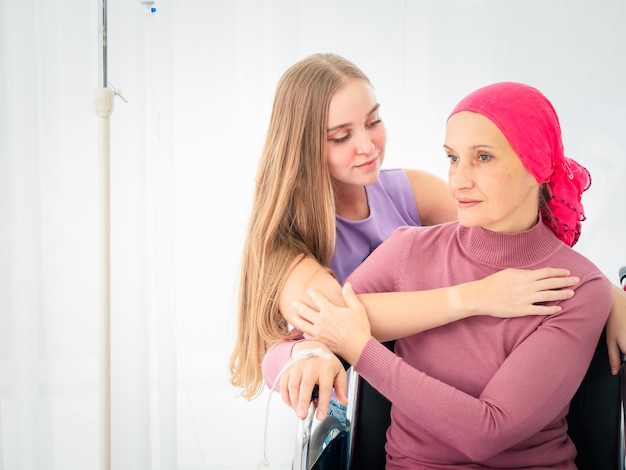 A filha visitou e encorajou a mãe, uma paciente com câncer, a ir ao hospital