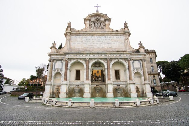 A Fontana dell'Acqua Paola é uma fonte monumental em Roma, Itália.