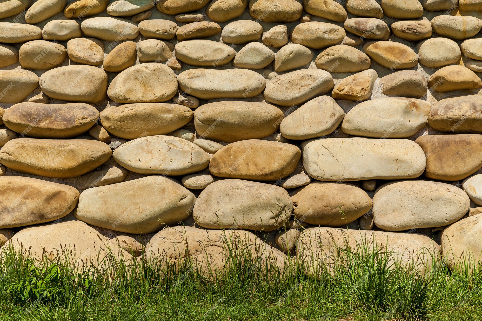 A malha / tela de arame é usada para segurar pedra e pedra. parede de pedra.