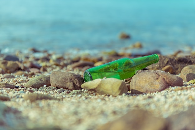 A garrafa na praia