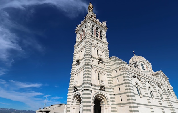 A histórica basílica Notre Dame de la Garde de Marselha, no sul da França