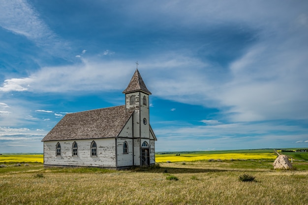 A histórica, mas abandonada Igreja Luterana da Paz em Stonehenge, SK