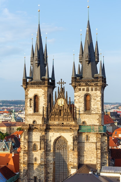 A Igreja de Nossa Senhora antes de Tyn, da Praça da Cidade Velha (Stare Mesto, Praga, República Tcheca, construída no século 15). Edifício concluído em 1511y.
