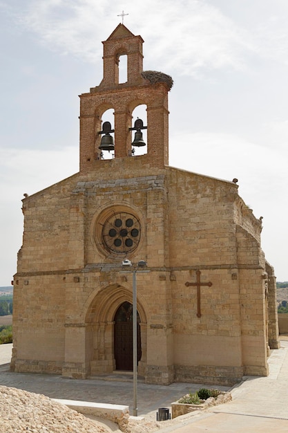 A igreja de Santa Maria del Castillo localizada na cidade de Castronuno Província de Valladolid Spai
