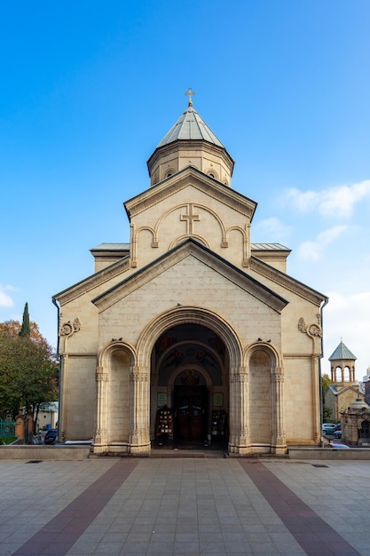 A Igreja Kashveti de São Jorge no centro de Tbilisi