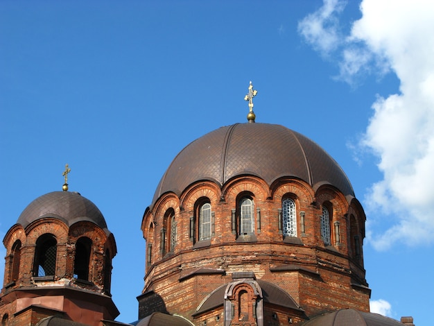 A igreja na cidade de Narva, Estônia