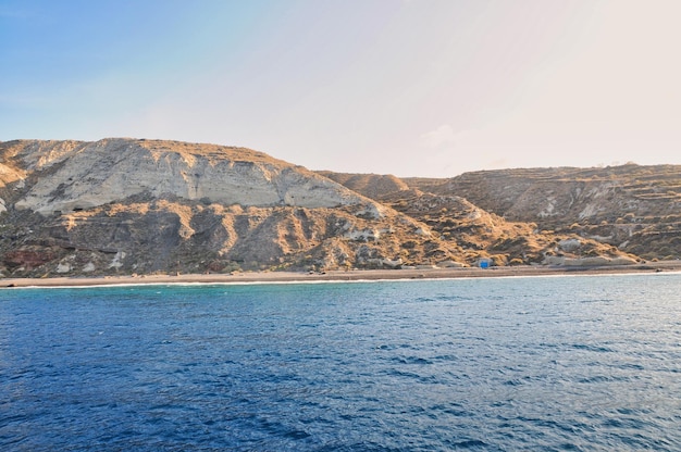 A ilha Thirassia perto de Santorini Grécia