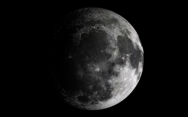 A imagem da esfera e a superfície da lua.