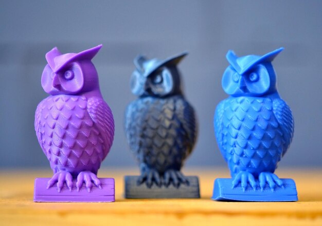 A impressora 3D tridimensional automática executa o plástico.