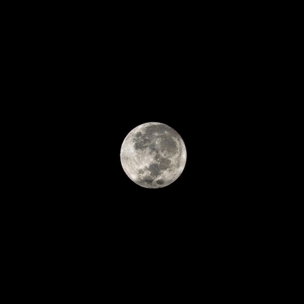 A lua no céu noturno