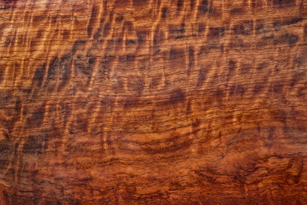 A madeira natural tem listra de tigre ou grão de listra encaracolada