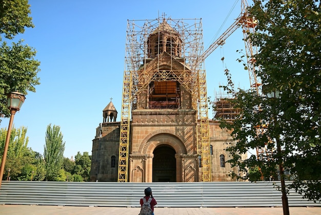 A Mãe Sé de Santa Etchmiadzin sob Restauração na cidade de Vagharshapat da Armênia em outubro de 2019