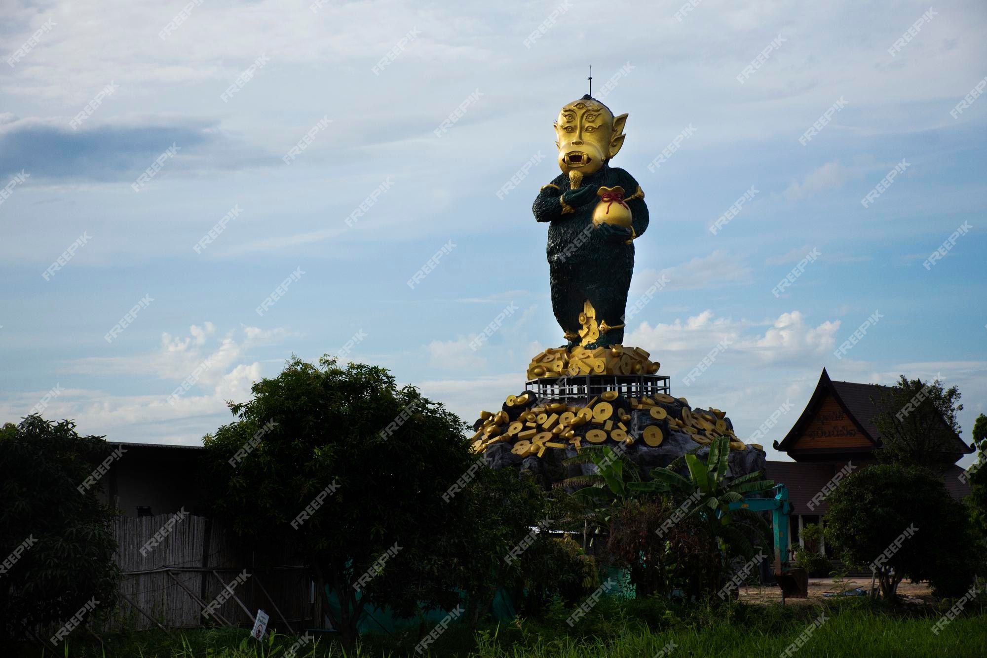 A maior estátua da divindade si hu ha ta para o povo tailandês e