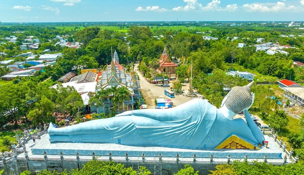 A maior estátua de Buda reclinada no Vietnã está localizada na pagoda Som Rong, na província de Soc Trang