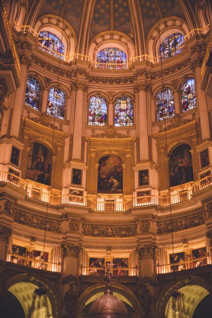 Foto a majestosa catedral de granada, espanha