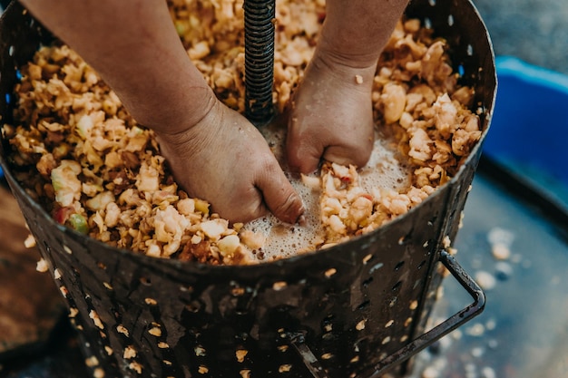 Foto a maneira tradicional de fazer vinagre