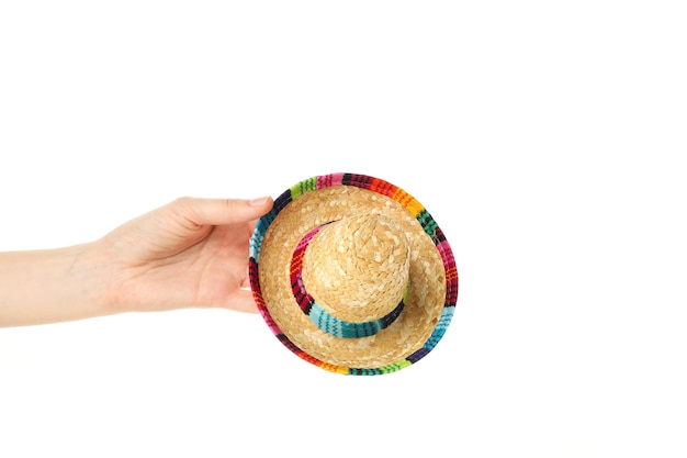 A mão fêmea guarda o mini Sombrero isolado no fundo branco