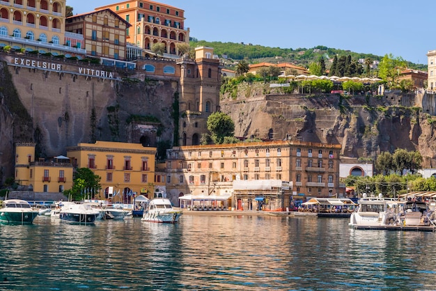 A maravilhosa ilha de Capri Amalfi costa baía de Nápoles Itália