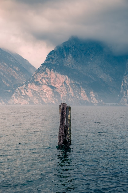 A margem do lago de Garda. Itália.