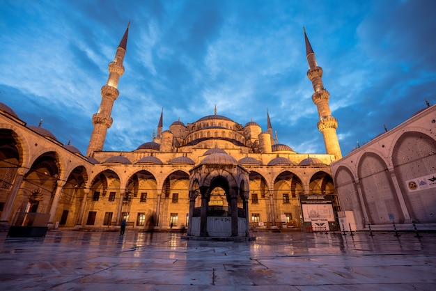 A mesquita azul é uma mesquita histórica em istambul, turquia