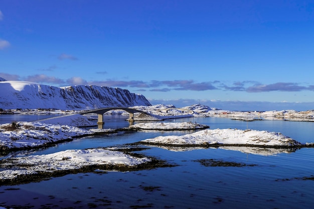 A montanha e a ponte em Ramberg