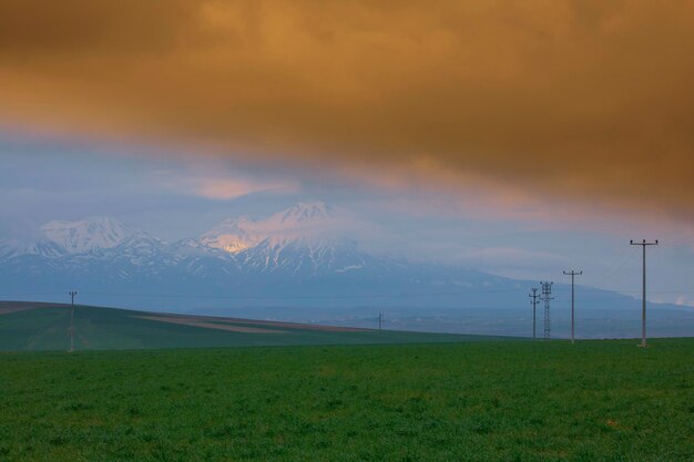 A Montanha Hasan vista distante da Montanha Hasan