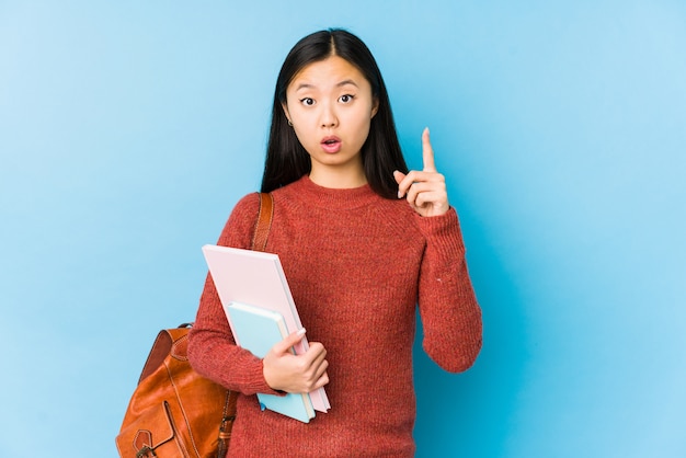 A mulher chinesa nova do estudante isolou-se tendo uma ideia, conceito da inspiração.