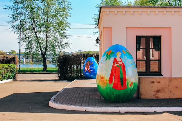 A natureza mira a arquitetura e a vida da cidade de Moscou