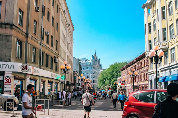 A natureza mira a arquitetura e a vida da cidade de Moscou