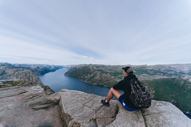 A noruega é um lugar inesquecível para um homem