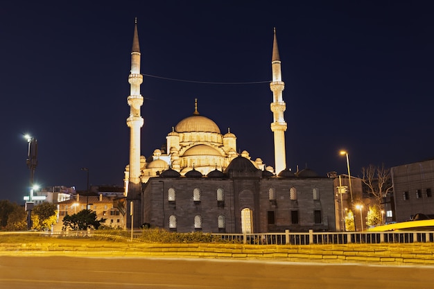 A nova mesquita (Yeni Cami) em Istambul, Turquia