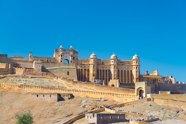 A paisagem e a arquitectura da cidade impressionantes em Amber Fort, destino famoso do curso em Jaipur, Rajasthan, India.