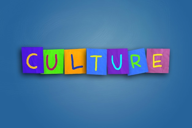 A palavra cultura escrita em papel colorido pegajoso