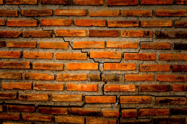 A parede de crack de tijolo e tijolo fundo, tijolo vermelho crack e padrão de parede de tijolo de crack