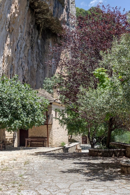 A pequena casa de campo nas montanhas