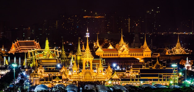 A pira funerária real do rei Bhumibol Adulyadej em Sanam Luang Bangkok, Tailândia