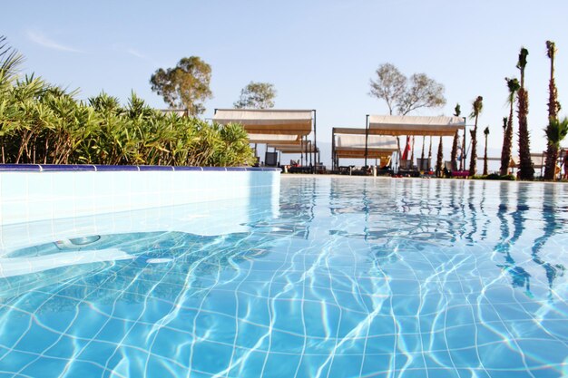 Foto a piscina é ao ar livre