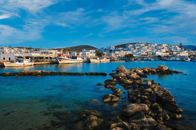 A pitoresca cidade de Naousa, na ilha de Paros, na Grécia.