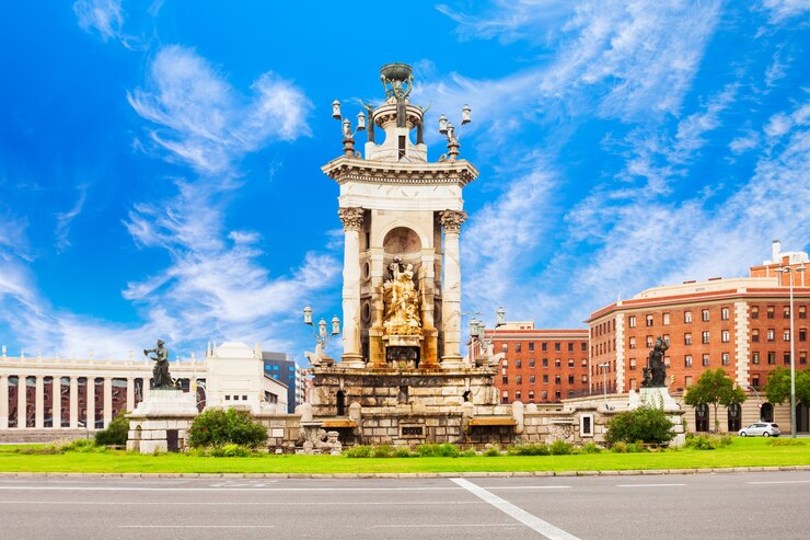 Foto a plaça espanya ou plaza de españa é uma das praças mais importantes da cidade de barcelona, na região da catalunha da espanha