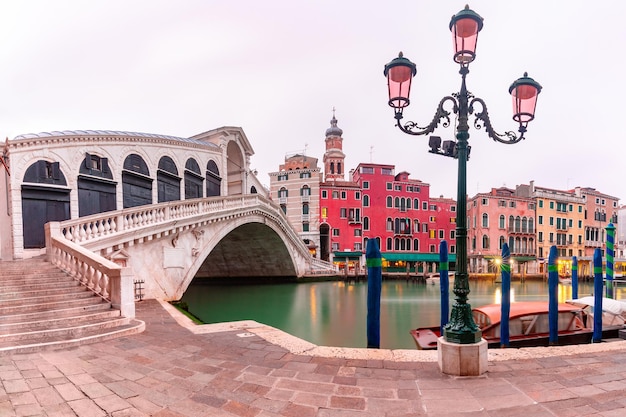 A ponte de Rialto Veneza Itália