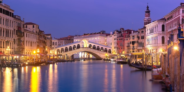 A ponte de Rialto Veneza Itália