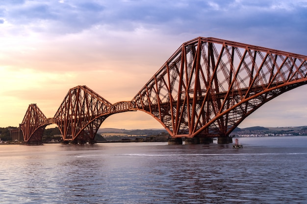 A ponte do Forth Edimburgo