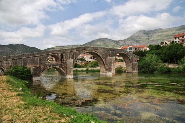 A ponte velha em Trebinje, Bósnia e Herzegovina