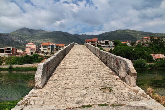 A ponte velha em Trebinje, Bósnia e Herzegovina