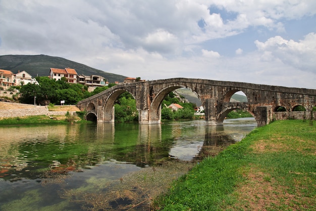 A ponte velha em Trebinje, Bósnia e Herzegovina