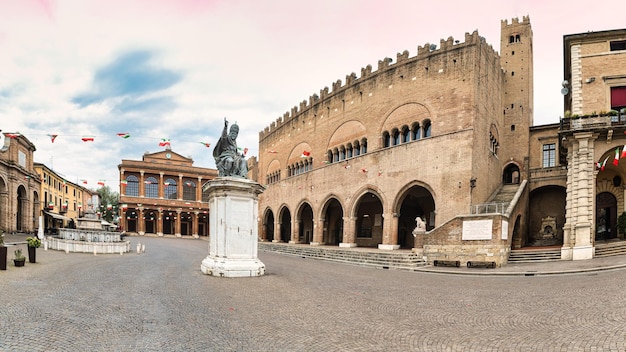 A praça cavour em rimini itália