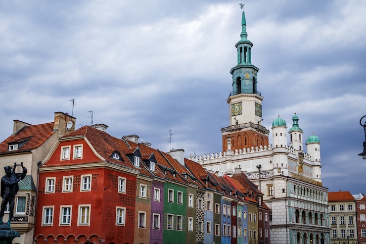 Foto a praça central da cidade de poznan, na polônia