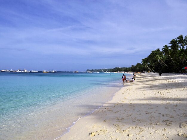 A praia na ilha de Boracay, Filipinas